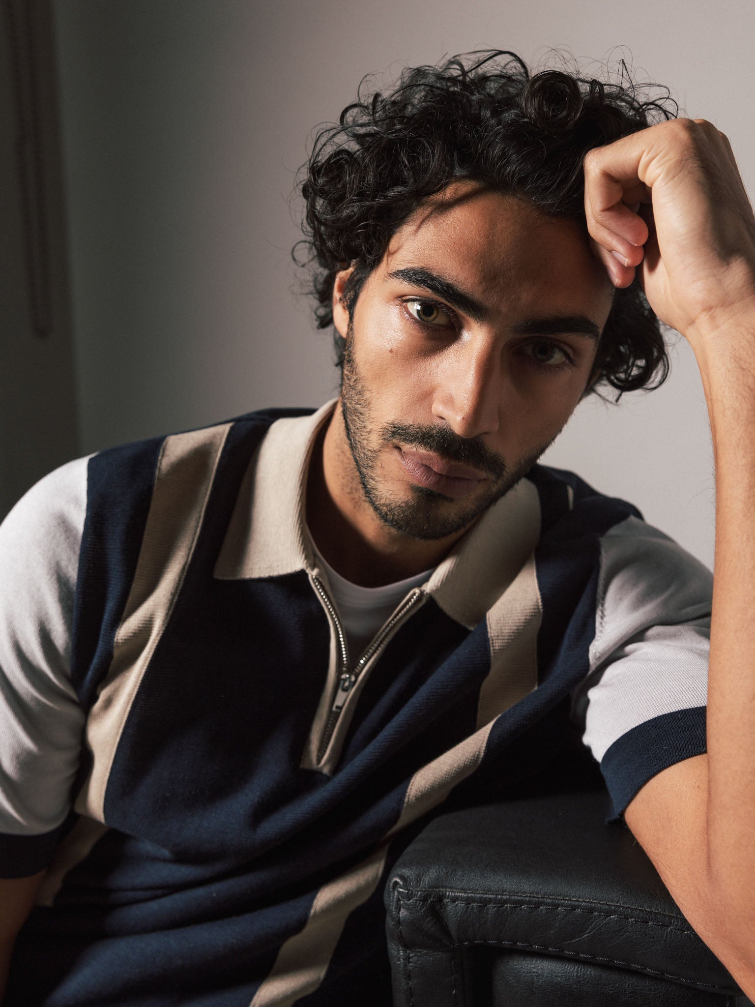 Modelshot / Navy / Detail